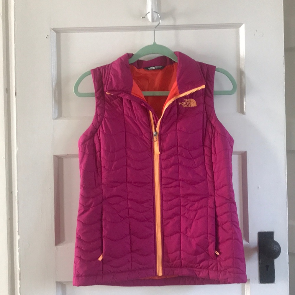 pink north face vest